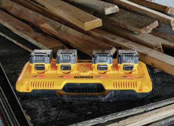 Dewalt DCB104